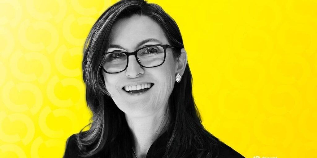 Cathie Wood 逢低买入，Ark Invest 大量买入 Coinbase、BitMine 和 Circle 股票