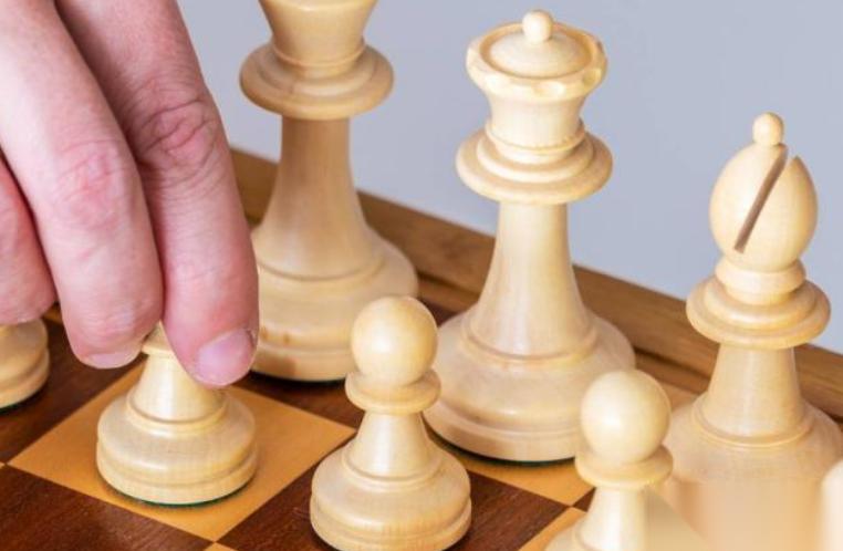 国际象棋怎么摆 国际象棋怎么摆标准布局示例新手入门必看